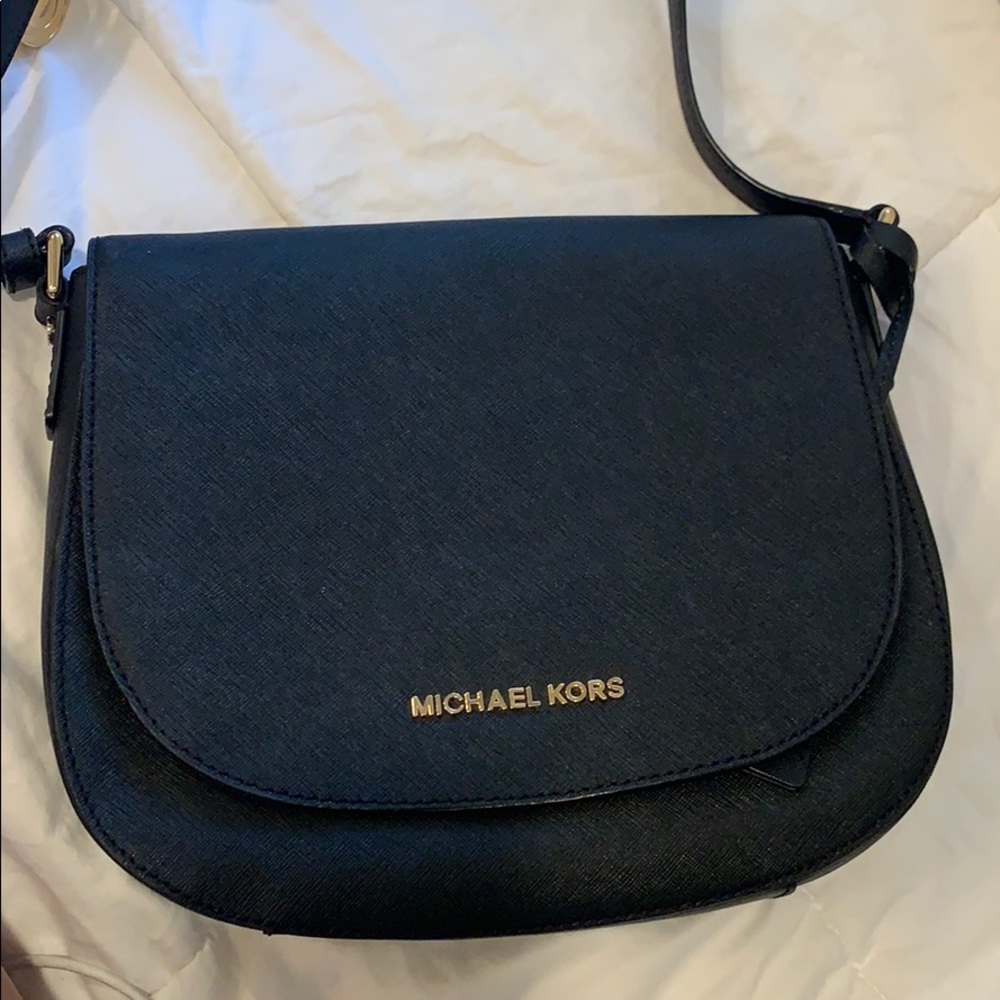 BARELY USED BLACK MICHAEL KORS CROSSBODY BAG